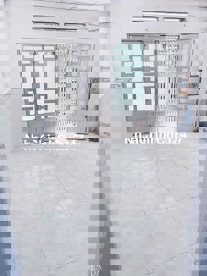 Chính chủ cần bán gấp nhà nguyên căn 1 trệt 1 lầu. Giá thương lượng