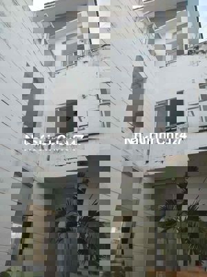 Chủ nhà đi Mỹ cần bán biệt thự sân vườn, mặt tiền đường số