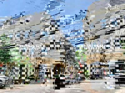 🔥Nhà chính chủ đúc 3.5 tấm đẹp, khu vip ngay Đầm Sen🔥