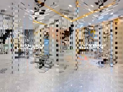 Mình chính chủ hạ giá bán gấp nhà 4 tầng đẹp long lanh trung tâm P.16