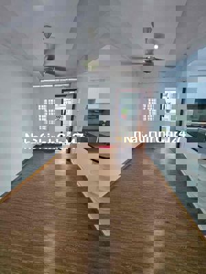 Chính chủ bán căn hộ CC 74m2, gần trung tâm, giá rẻ