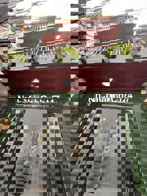 nhà chính chủ . 4x4. 2 lầu .2 P .3 tolet . hẻm 657/ Ba Đình P9 Q8