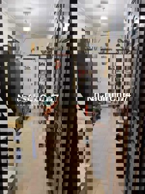 Tôi chính chủ. Bán căn Tập thể TẦNG 2 phố LÝ THƯỜNG KIỆT, CỬA NAM, HK