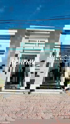 NHÀ CẤP 4 MỚI XÂY THIẾT KẾ HIỆN ĐẠI TẠI KDC ĐÔNG PHÚ CHỦ HỖ TRỢ VAY