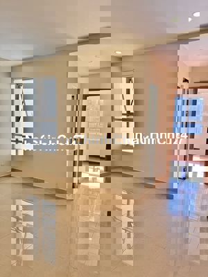 Chủ chuyển công tác cần bán căn nhà đầu tiên - 62m2-2PN-2WC