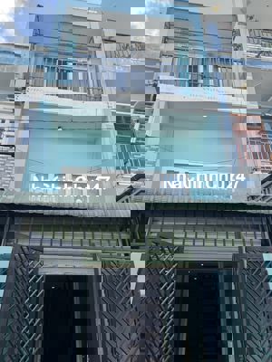 Chính chủ bán nhà 4 tầng 3pn sổ hồng 4,55 tỷ Gần vòng xoay Phú Hữu Q9