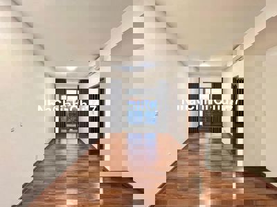 Chính chủ cần bán căn 2PN 2WC - GĐ1 75m2 - View hồ bơi - giá 3,75 tỷ