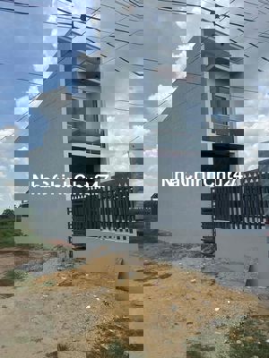 nha 1tret1 lau nha moi xay xong . dat tho cu 100%. 4,2x26