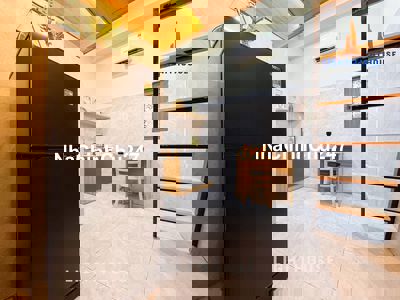 Chính chủ phòng có gác thoáng FULLnội thất CÁCH IUH VÀVLU5P Đi xe máy