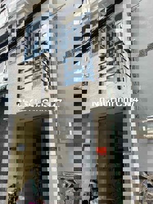 nhà cần bán bán chính chủ DT 2m50x4m12 .1 lầu .1 P .2 tolet