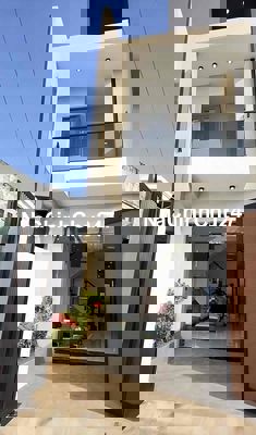 Chủ ngộp bán gấp nhà 1 lầu 1 trệt 3 SHR mặt tiền HL409