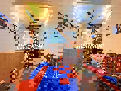 CẦU GIẤY 50m2 - CHỦ NHÀ CHUYỂN C.TÁC - ĐỂ LẠI NHÀ ĐẸP 9 TỶ VÀ NỘI THẤT