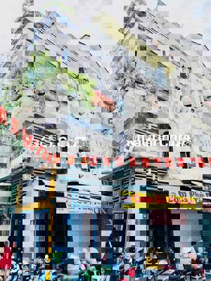 Chính chủ bán nhà Mặt Tiền Quận 3 Ngang 4.3m dài 9m. Trệt 3 lầu BTCT