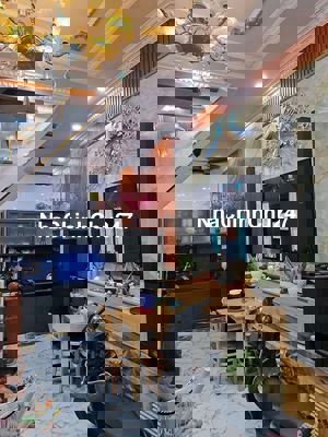 CHÍNH CHỦ BÁN NHÀ ,MỚI XÂY ,NHÀ ĐẸP SANG TRỌNG