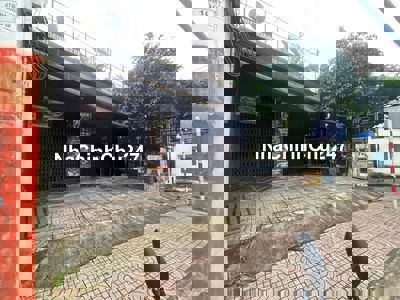 Chính chủ cần bán nhà góc 2 mặt tiền vị trí kinh doanh đẹp