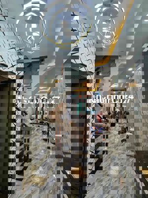 NHÀ ĐEP 9 CHỦ Q7