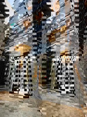 💥Kẹt tiền bán gấp. Giảm mạnh còn 4,4 tỷ TL💥 💫nhà chính chủ. Căn gốc.