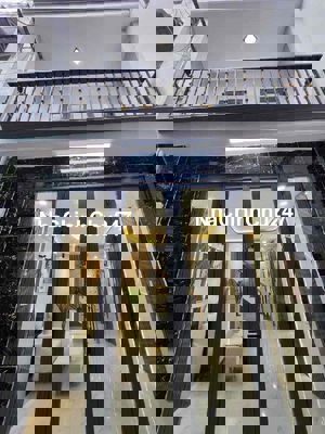 NHÀ MỚI - 2 TẦNG - AN NINH - CHỦ NHIỆT BÁN