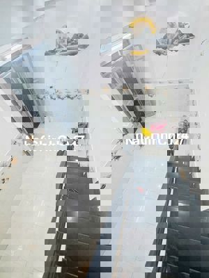 CHINH CHU BAN NHA QUAN 4