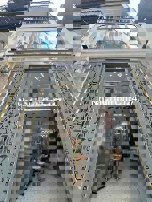 Chính chủ bán nhà ngay đường Trần Hưng Đạo Q1