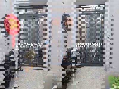 Chính chủ Bán nhà dân tự xây, kiến trúc đẹp, sát công viên 100ha