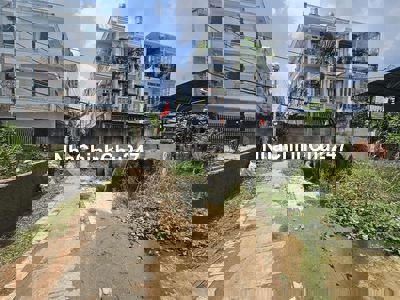 Cần bán lô đất hẻm xe hơi 8.3x20 tại phước kiển full thổ cư chính chủ