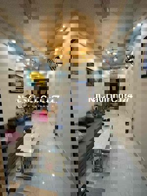 Nhà Nguyễn Trãi , chín chủ tặng nội thất