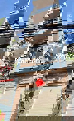 Chủ nhà chuyển chỗ mới nên cần bán căn nhà Lê Đức Thọ, SHR.