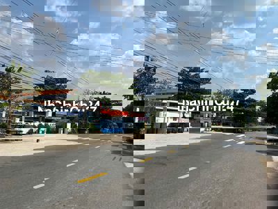 Chính chủ bán đất 300m2 (100TC) sát ủy ban , đường thông . SHR