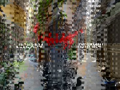 Chính chủ cần bán gấp nhà 2.5 tầng, hàng xóm Vinhome Gallery Giảng Võ