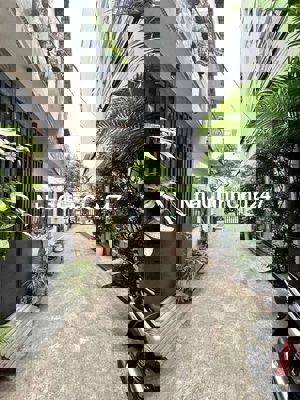 Chính chủ cần tiền con du học nên bán gấp căn nhà HXH Lê Quang Định