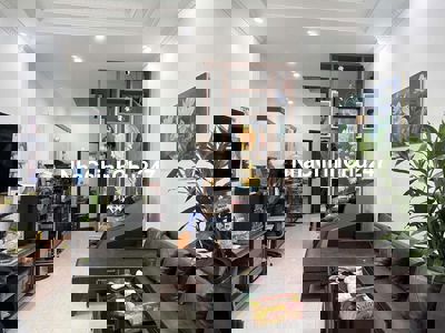 Sổ đỏ đặt ngân hàng 1.5 tỷ, chủ cần bán gấp, nhà Phố Trạm- gần Aeon