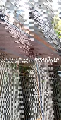 Chính chủ bán nhà Lạc Long Quân, Cầu Giấy, 40m2, 5 tầng, MT4m, 6.7 tỷ