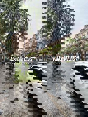 chủ cần bán nhà 2 mặt tiền, sẵn dòng tiền, đường lớn