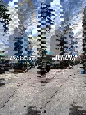 GIÁP Q6 - Nhà Chính Chủ Mới Đẹp - Hoàn Công Đủ - Ô Tô Ngủ Trong Nhà