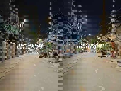 Chủ tới ngày đi định cư nước ngoài nên cần bán căn nhà MT đường