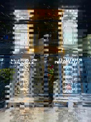 CHÍNH CHỦ BÁN GẤP NHÀ 2 MT HXH