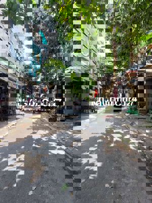 Chủ về quê bán gấp nhà 4 tầng 80m, hẻm xe tải, gần ĐH Ngoại Thương