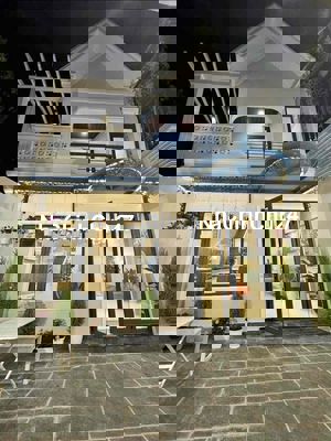 CHỦ NGỘP NGÂN HÀNG CẦN BÁN GẤP NHÀ PHỐ MẶT TIỀN VIEW ĐẸP