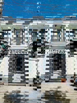 Nhà mới xây chủ gởi bán ạ