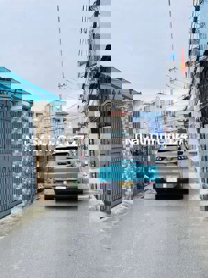 NHÀ TO HẺM XE HƠI NGỦ TRONG NHÀ CHÍNH CHỦ