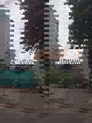 Chính chủ bán lô đất hướng đông sạch đẹp đối diện công viên