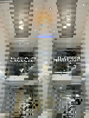 Chính chủ gửi bán nhà Lạc Long Quân, Tân Bình, 54m2, giá 3 tỷ 480 TL