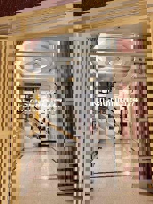 Nhà chính chủ, hẻm xe hơi