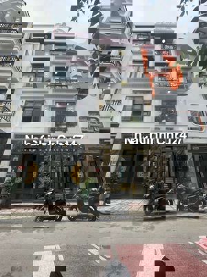 Nhà mới đẹp chủ ngộp cần bán gấp , trả là bán