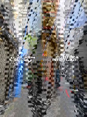 chính chủ bán nhà mặt tiền hẻm quận 1, giá tốt, còn thương lượng