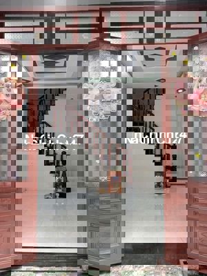 Nhà 40m lầu suốt đẹp, chủ kẹt tiền cần bán gấp.