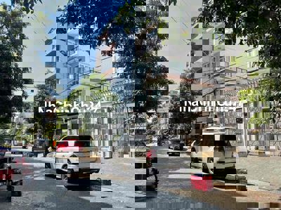 chính chu bán toà nhà văn phòng mặt tiền 12 chính chủ a Tú ***