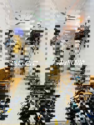 Chính chủ k qua môi giới cần bán nhà 3,5 tầng dân mới xây kiên cố