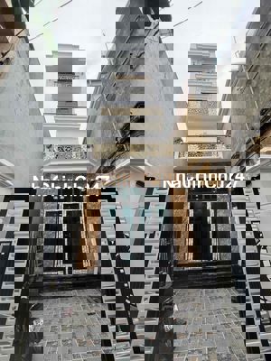 chính chủ cần bán ngôi nhà liền kề  diện tích 104m tổng 5 phòng nghủ